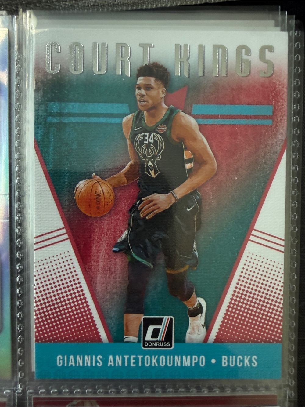 Giannis Antetokounmpo court kings